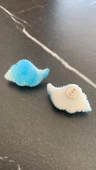 Mavi Renkli Beyaz Desenli İstiridye Şekilli Epoksi Küpe Gümüş Aksesuarlı El Yapımı Hediyelik thumbnail 1