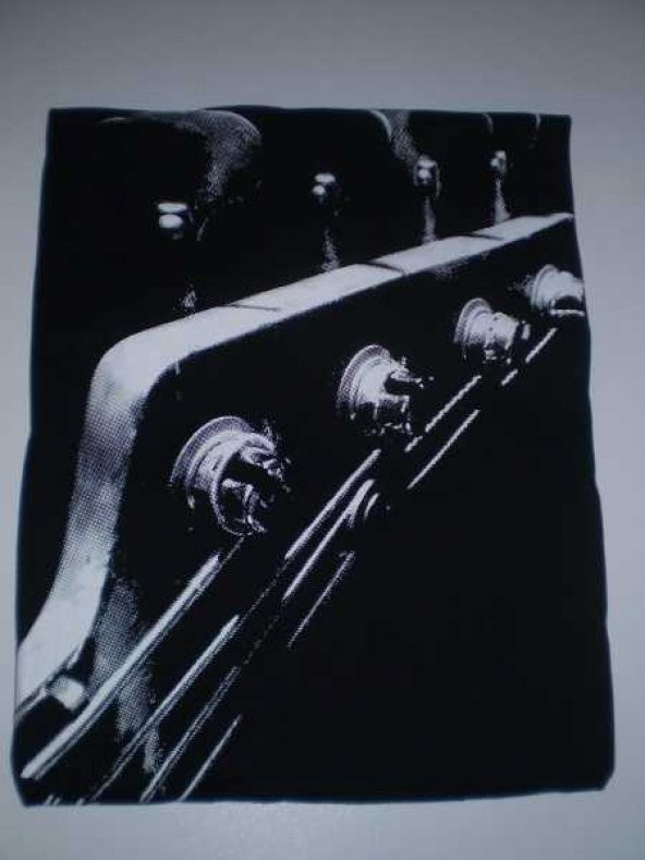 Siyah Gitar Saplı Tişört