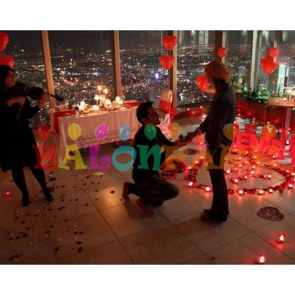 Evlilik Teklifi Paketi Masa Süslemesi, gül yaprağı+kalp mum+balon