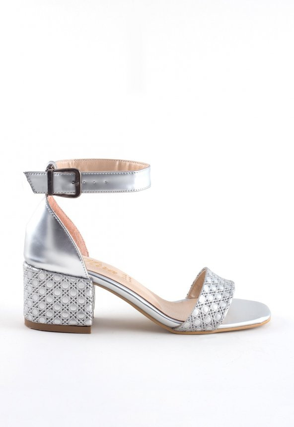 Nedda Gümüş Cilt Bilekten Bağlı Topuklu Bayan Ayakkabı