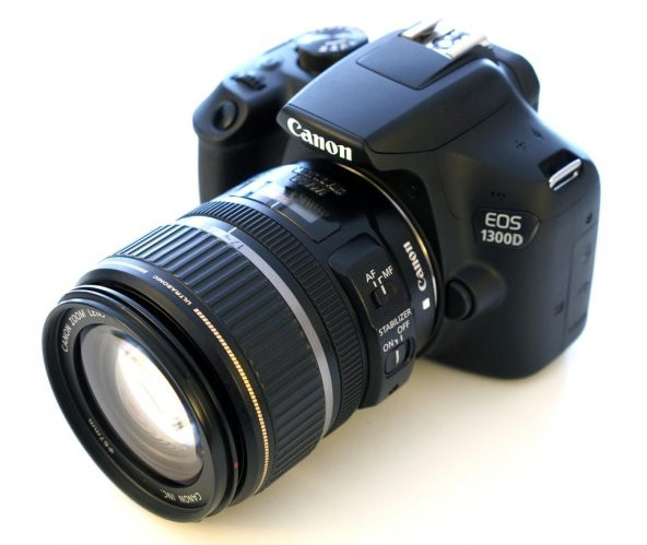 Canon Eos 1300D 18-55Mm Dc Iıı Fotoğraf Makinesi