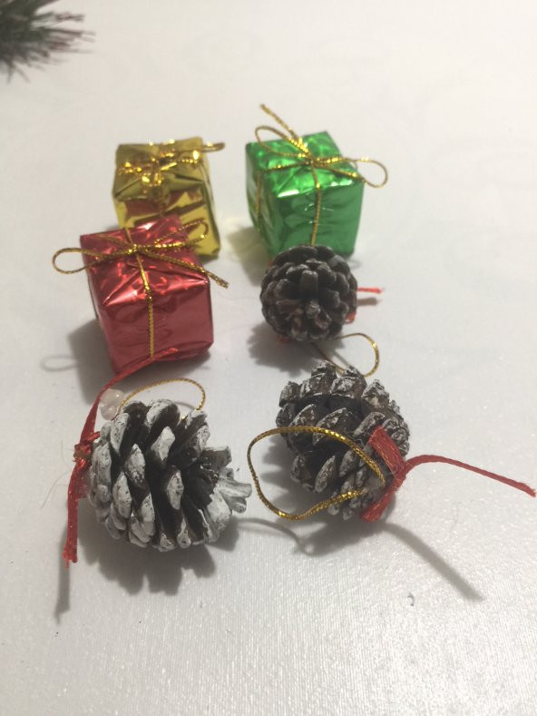 Küçük Kozalak Renkli Paketler Yılbaşı Çam Ağacı Ağaç Süsü Süsleri