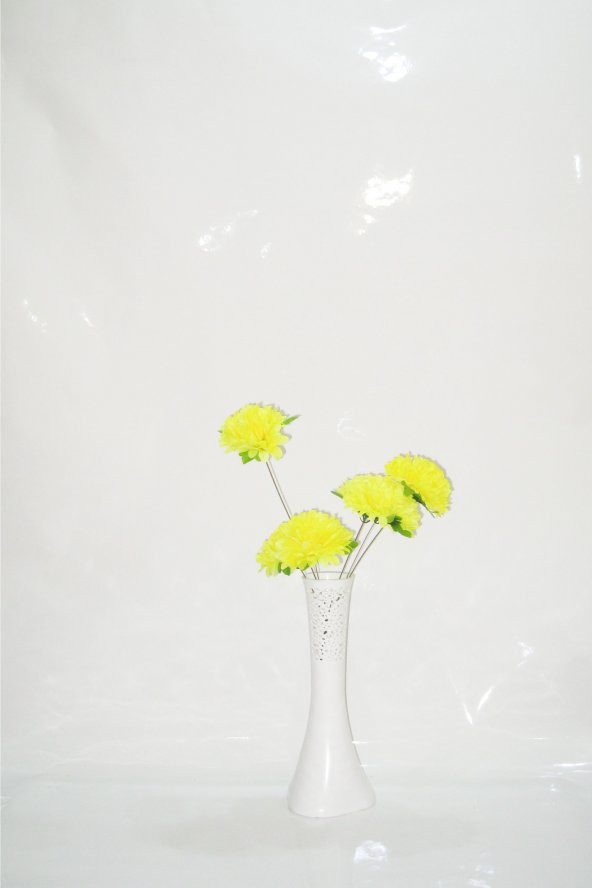 Uzun 40 cm Beyaz Delikli Vazo 5 Başlı Sarı Çiçek