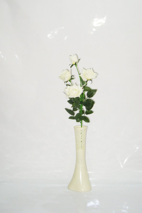 Uzun 40 cm Krem Rengi İşlemeli Vazo Beyaz 4 Parça Yapraklı Beyaz Gül