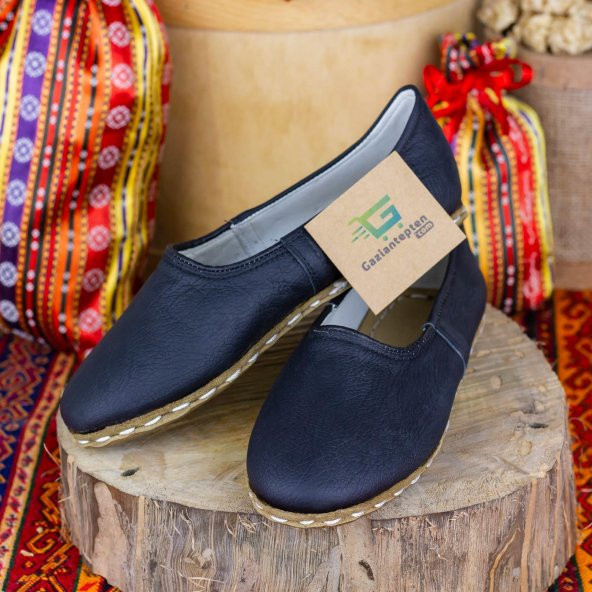 Siyah Renkli Düz Deri Bayan Erkek Yemeni Günlük Ayakkabı