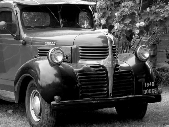Dodge Klasik Kamyon Siyah Beyaz Fotoğraf Dekoratif Kanvas Tablo - 3