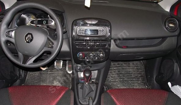 RENAULT CLİO 4 2012 VE ÜZERİ TORPİDO PİANO BLACK KAPLAMASI - 1