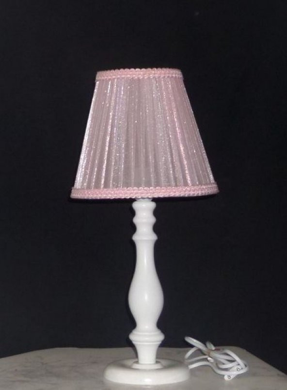 Pembe ahşap ayaklı abajur