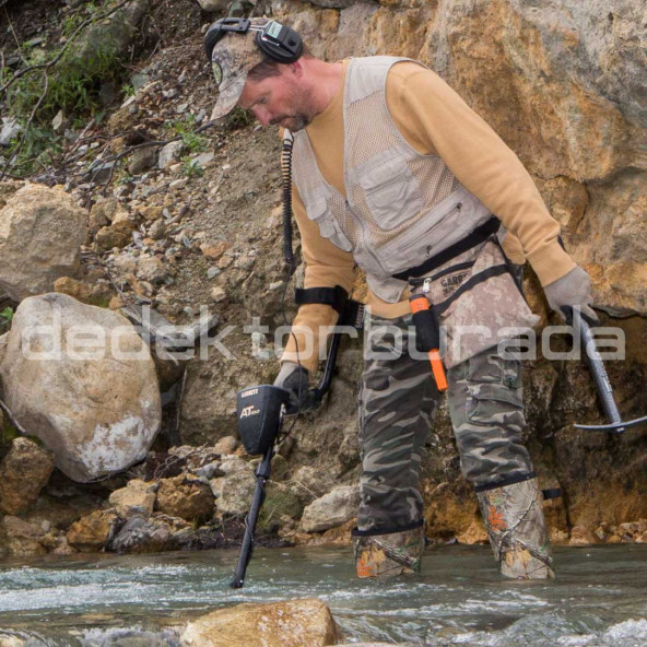 Garrett At Gold - 5x8" başlıkla - 9