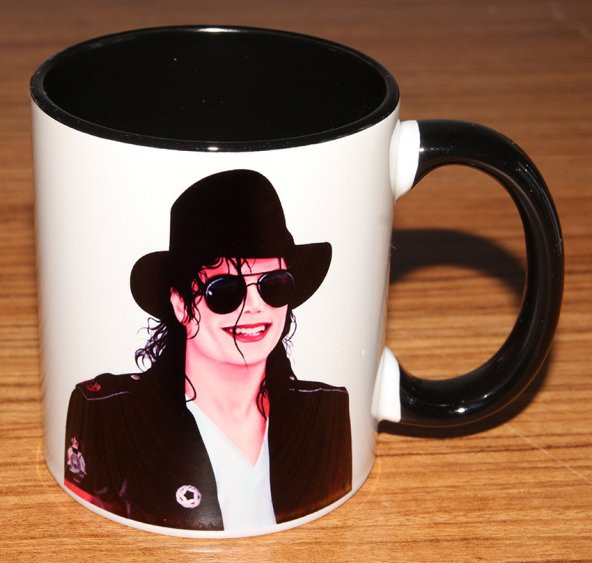Michael Jackson baskılı içi ve kulpu renkli porselen kupa