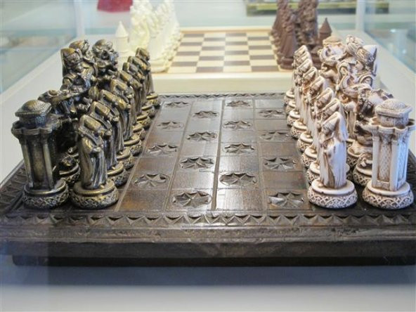 SATRANÇ TAŞLARI CHESS MASTER FİGÜRLÜ OYMA TASARIMLI TAŞLARDAN!!!