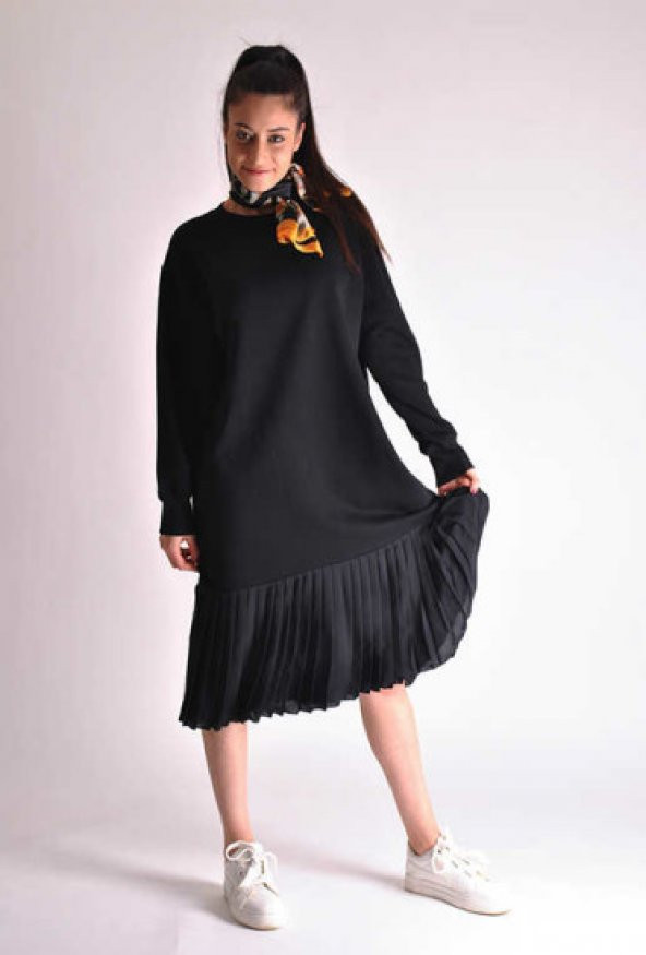 Piliseli Siyah Sweat Elbise