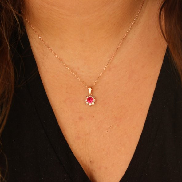 925 Ayar Gümüş Minik Çiçek Tasarım Yakut Taşlı Kolye