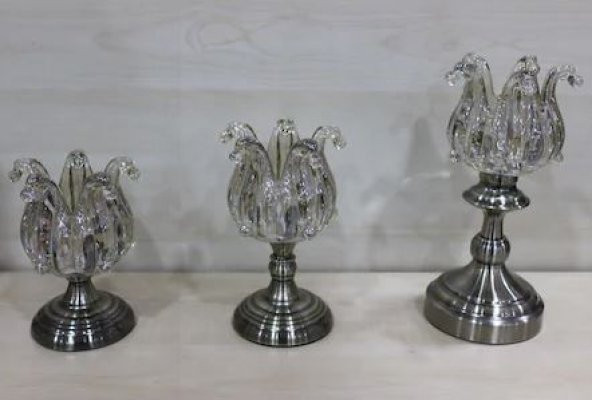 Gümüş renkte üçlü dekoratif şamdan