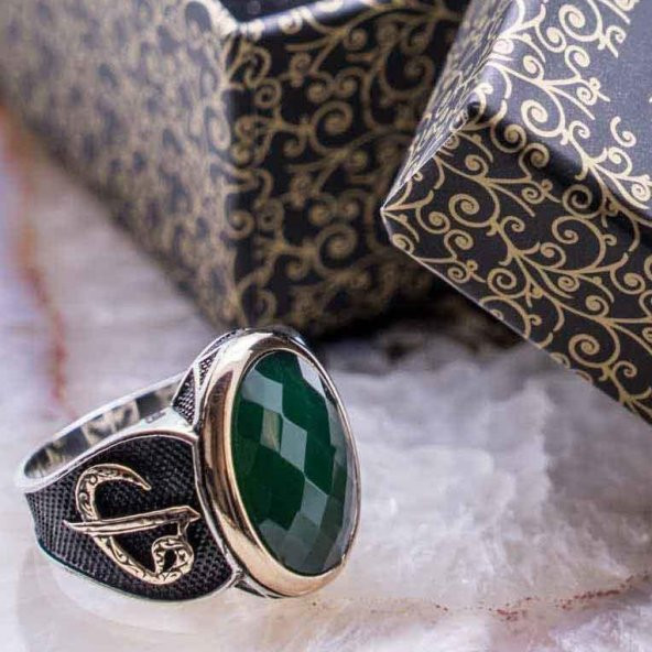 925 Ayar Gümüş Yeşil Zirkon Taşlı Elif Vav Detaylı Yüzük ürün görseli 1