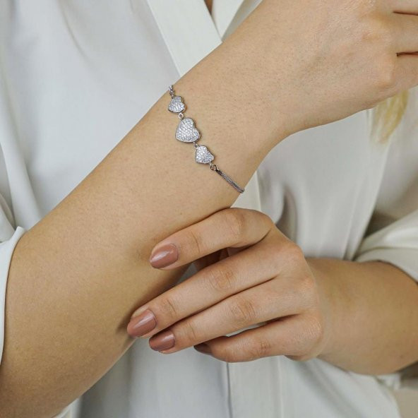 Üç Kalp Tasarımlı Beyaz Zirkon Taşlı 925 Ayar Gümüş Kadın Bileklik ürün görseli 1