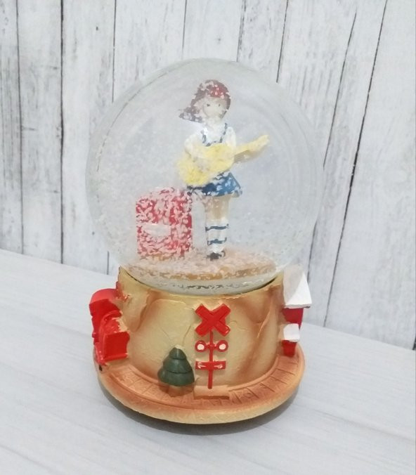 GİTAR ÇALAN KIZ TEMALI KURMALI KAR KÜRESİ MÜZİK KUTUSU 15X10 CM - 3