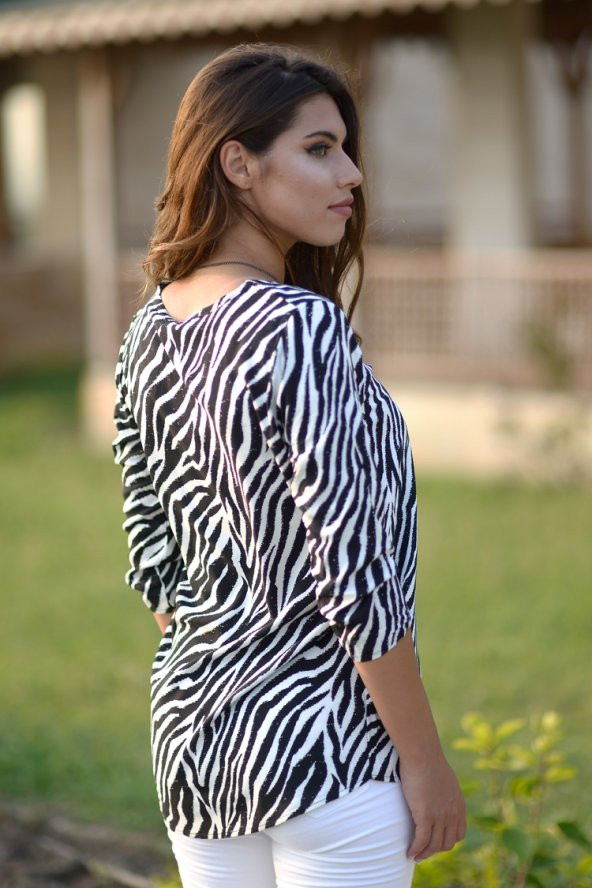 Siyah Beyaz Döküm Bluz - Kolyeli - 2