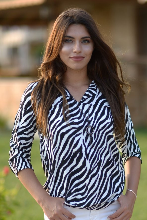 Siyah Beyaz Döküm Bluz - Kolyeli - 3