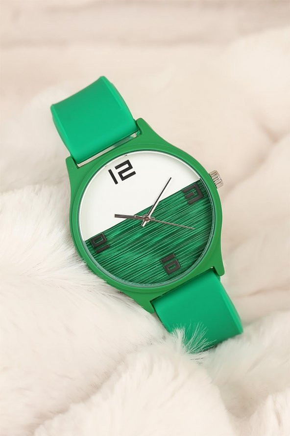 Spor Model Silikon Kordon ve Kasa Yeşil Renk Kadın Saat