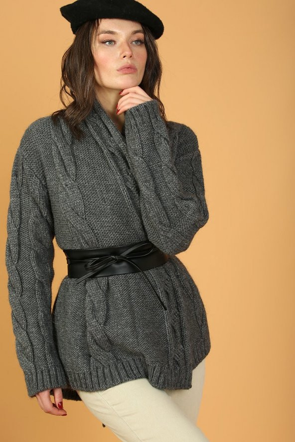 Nakış Tasarımlı Sırtı Örgü Tasarımlı Akrilik Kadın Ceket