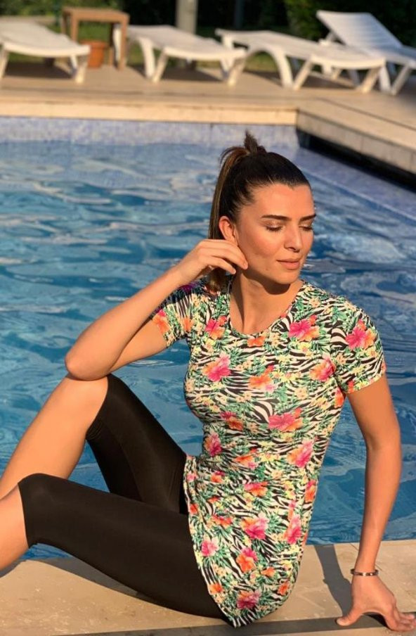 Yarım Kısa Kollu Mayo Havuz Deniz Mayosu Güzin
