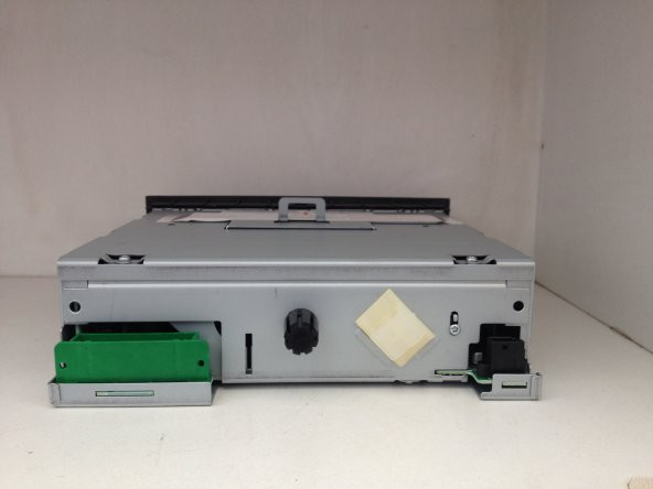 RENAULT MEGANE II CD CHANGER 6 CD OEM : 8200505121 - 2