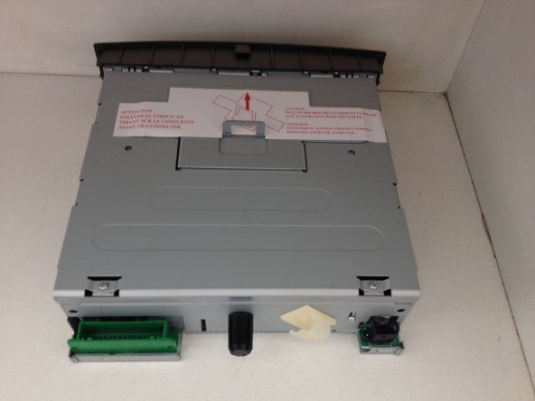 RENAULT MEGANE II CD CHANGER 6 CD OEM : 8200505121 - 7