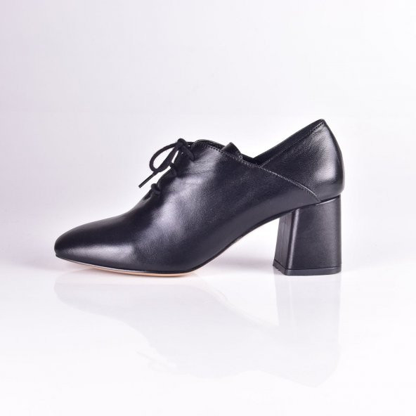 DERİ BAĞCIKLI BAYAN AYAKKABI - 2