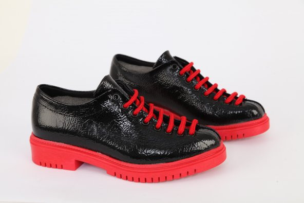 Kadın Günlük Ayakkabı - Siyah Kırmızı Taban Bağcık Detay