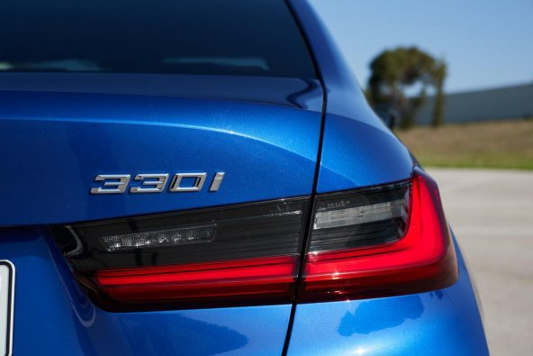 Bmw 330i 3D Logo Yazı - 3