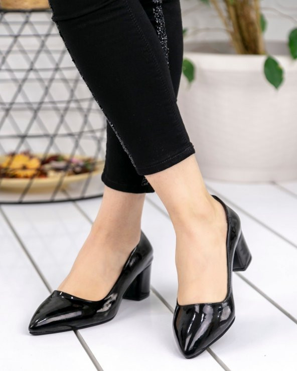Sever Siyah Rugan Topuklu Ayakkabı