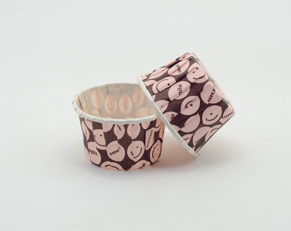 Pembe Smile Yüzlü Kahverengi Renk Cupcake Kek Kapsülü 44*35 50Ade