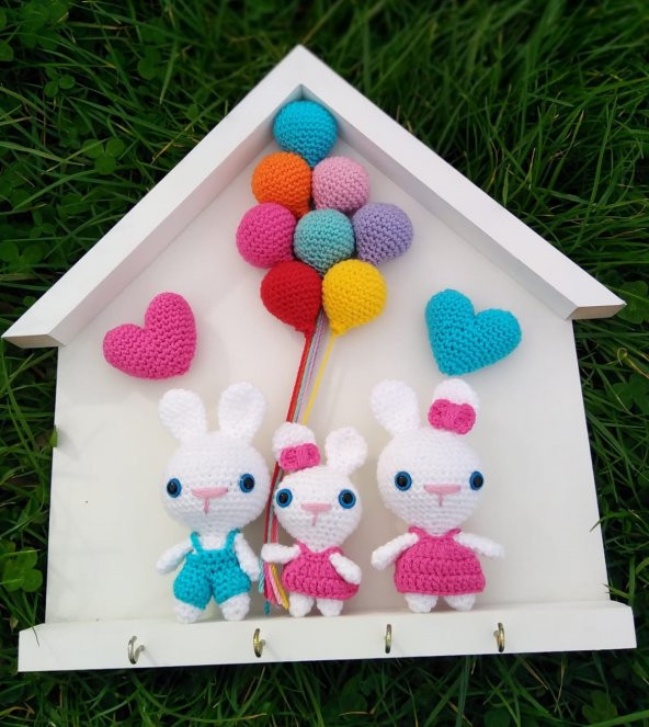 Duvar Anahtarlık, Amigurumi oyuncaklı anne, baba ve çocuk tavşan konseptli, sevdiklerinize harika bir hediye