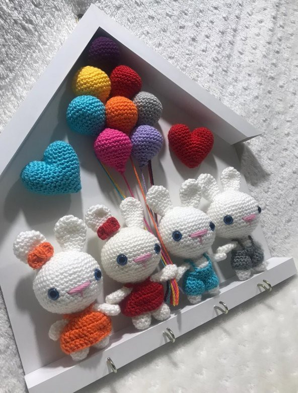 Duvar anahtarlık, amigurumi oyuncaklı 4 tavşan 2 kalpli, turuncu, kırmızı, mavi, gri elbiseli sevdiklerinize harika bir hediye - 5
