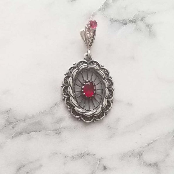 925 Ayar Gümüş Oval Yakut Taşlı Kolye Ucu