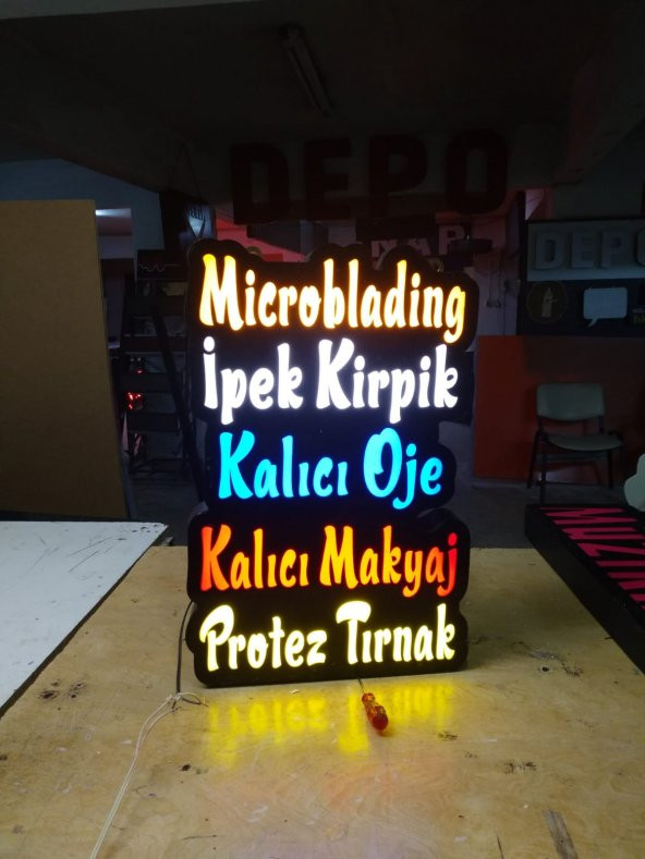 Kalıcı Makyaj Yazılı Tabelası 3D LED Tabela Neon Etkili Işıklı Kutu Harf Tabela 30x45cm Pleksiglass ürün görseli