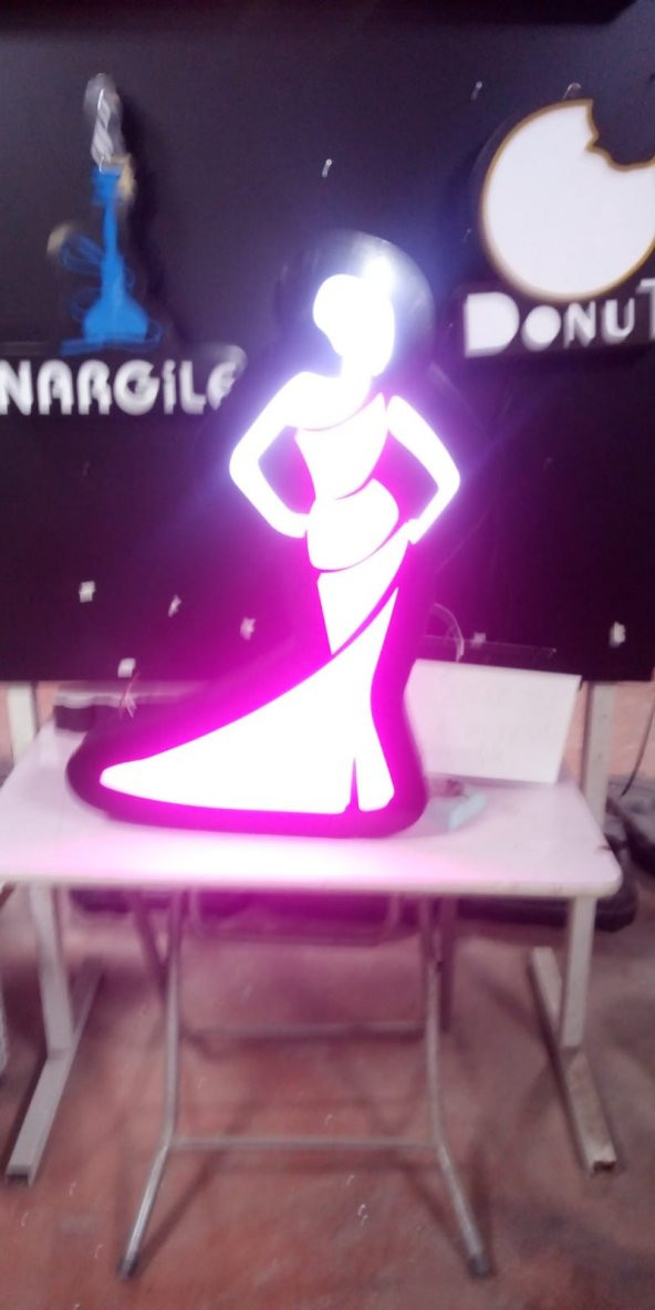 Pembe Elbise Tabelası 3D Led Neon Etkili Işıklı Tabela Kutu Harf Depo Reklam İstanbul Kartal Cevizli