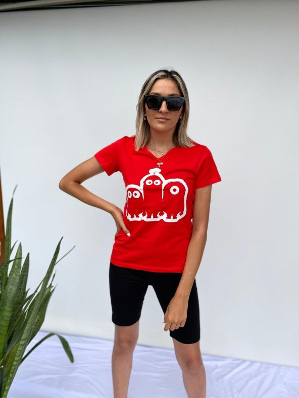 Kadın V Yaka Minyon Karakter Baskılı Kırmızı Tshirt - 5
