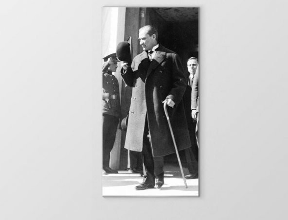 Atatürk Selamlarken Tablosu