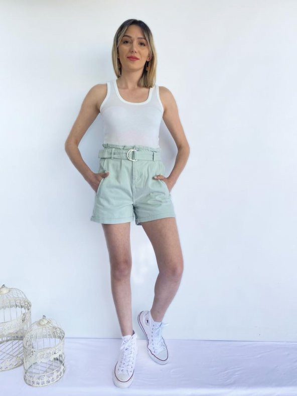 Mom Kesim Kemerli Mint Yeşili Şort