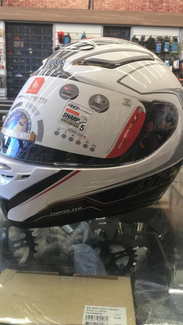 Mt Helmets Limited-XS Beden (Beyaz Siyah)Kask teşhir ürünüdür