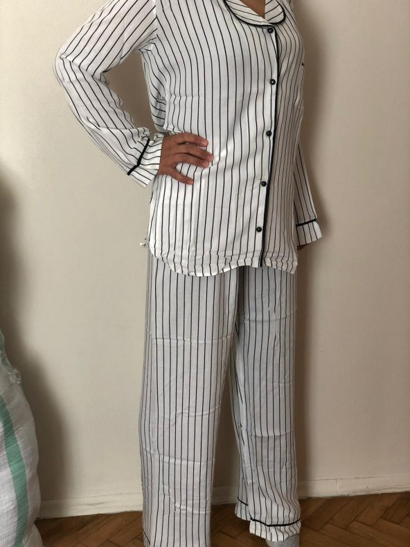 XSes 5000 Beyaz Önden Düğmeli Pijama Takım