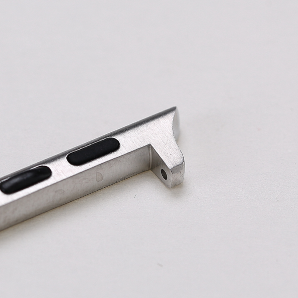 Apple Watch 42-44mm Pimli Metal Kordon Adaptörü - Gümüş - 3