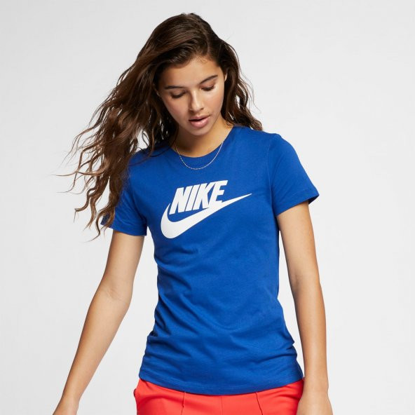 Nike Sportswear Icon Futura Essential Kısakol Kadın Tişört