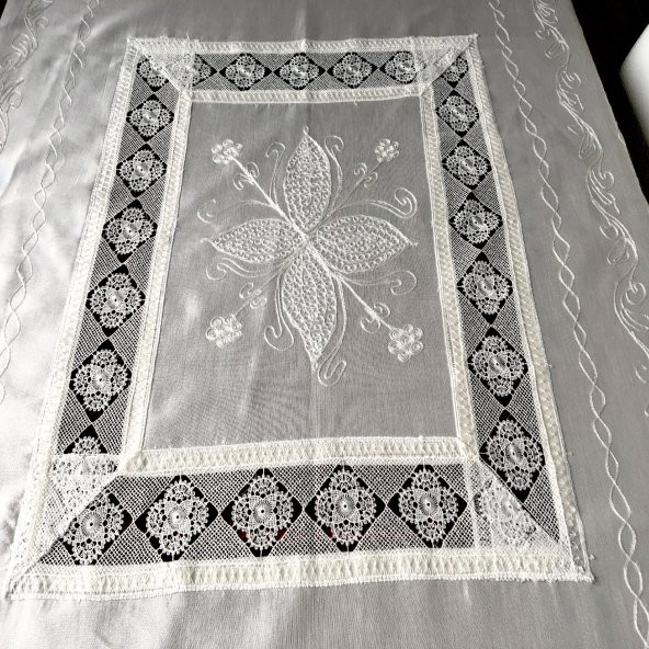 Çeyizlik İpek Dokuma İğne Oyalı Masa Örtüsü 140 cm X 180 cm 100 İpek - 3