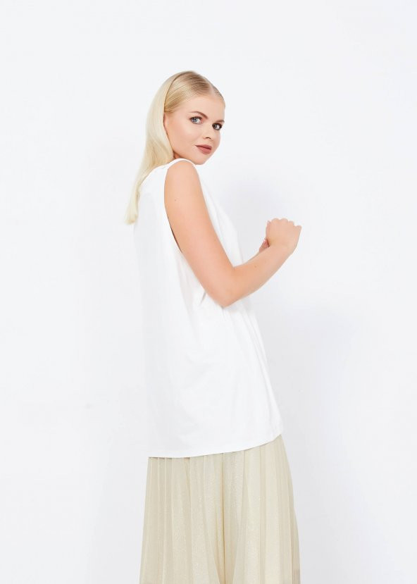 Kadın Beyaz Omuz Detaylı Kolsuz Basic Bluz - 5