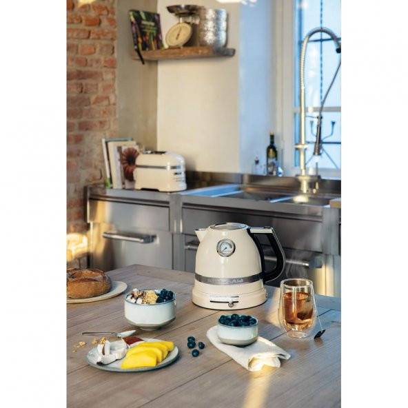 KitchenAid Artisan 5KEK1522EAC Almond Cream 1,5 Litre Kettle - 2