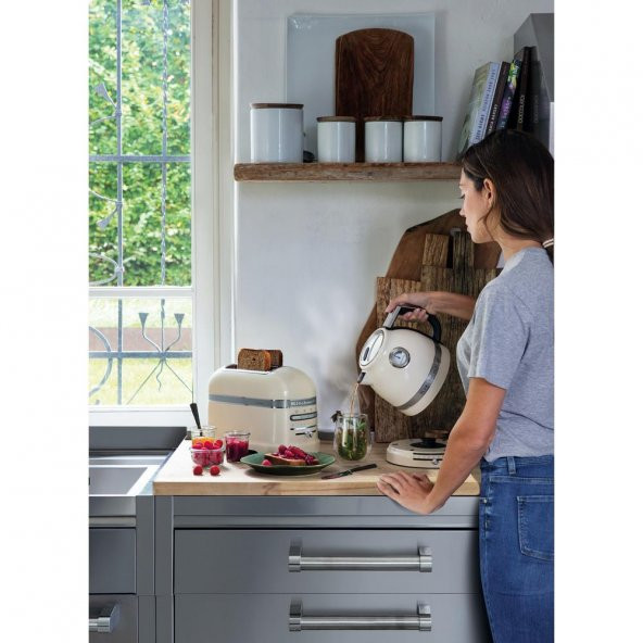 KitchenAid Artisan 5KEK1522EAC Almond Cream 1,5 Litre Kettle - 3