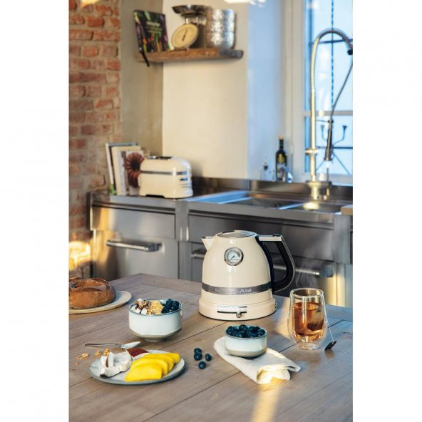 KitchenAid Artisan 5KEK1522EAC Almond Cream 1,5 Litre Kettle - 4